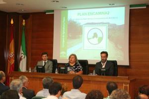 Aguilera presenta el Plan Encamina2 a alcaldes y representantes del sector agrario de Jaén