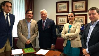 Los presidentes de Caja Rural del Sur y su Fundación y de Ecovalia tras la firma del convenio de colaboración